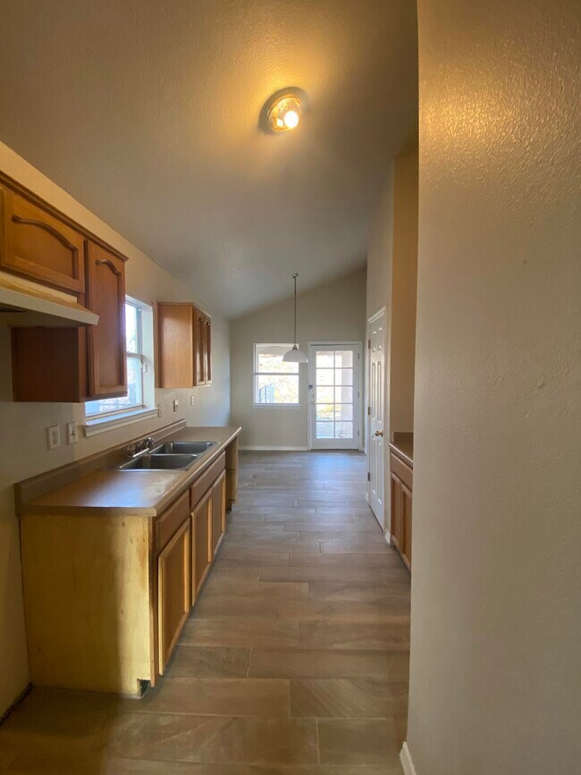 Building Photo - 3916 Tierra Arena Dr