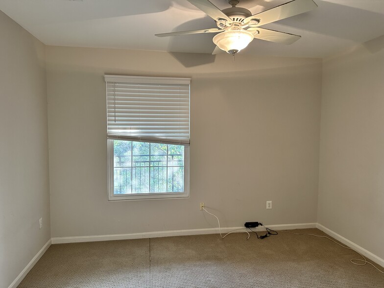 Building Photo - 20447 Chesapeake Sq