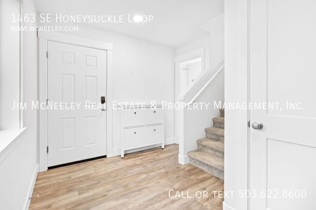 Building Photo - 1463 SE Honeysuckle Loop