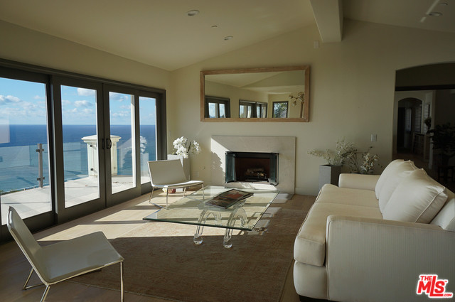 Building Photo - 4400 Encinal Canyon Rd