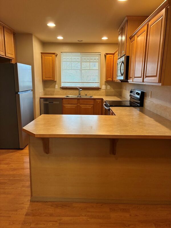 Building Photo - 292 Klinger St