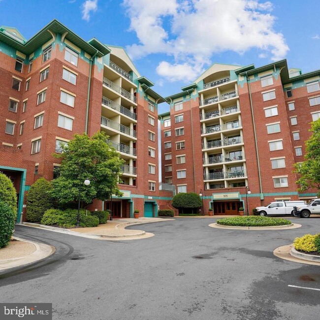 Building Photo - 505 E Braddock Rd