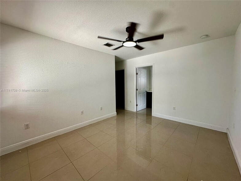 Building Photo - 513 NW 77th St