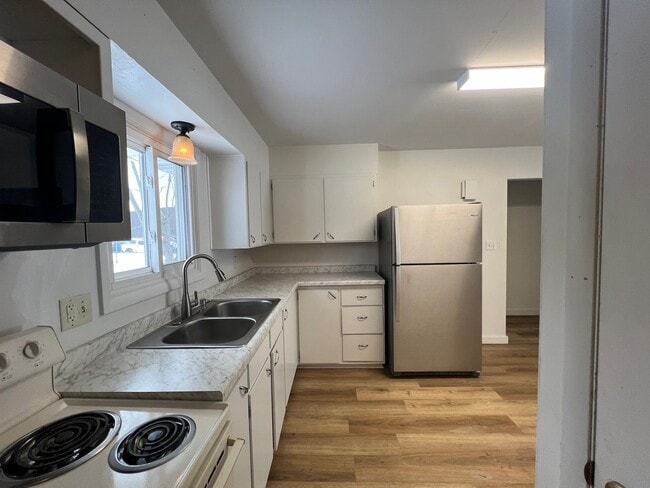 Building Photo - 1403/1405 Daley Avenue