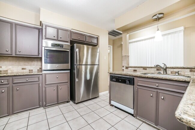 Building Photo - 13010 Ravensway Dr