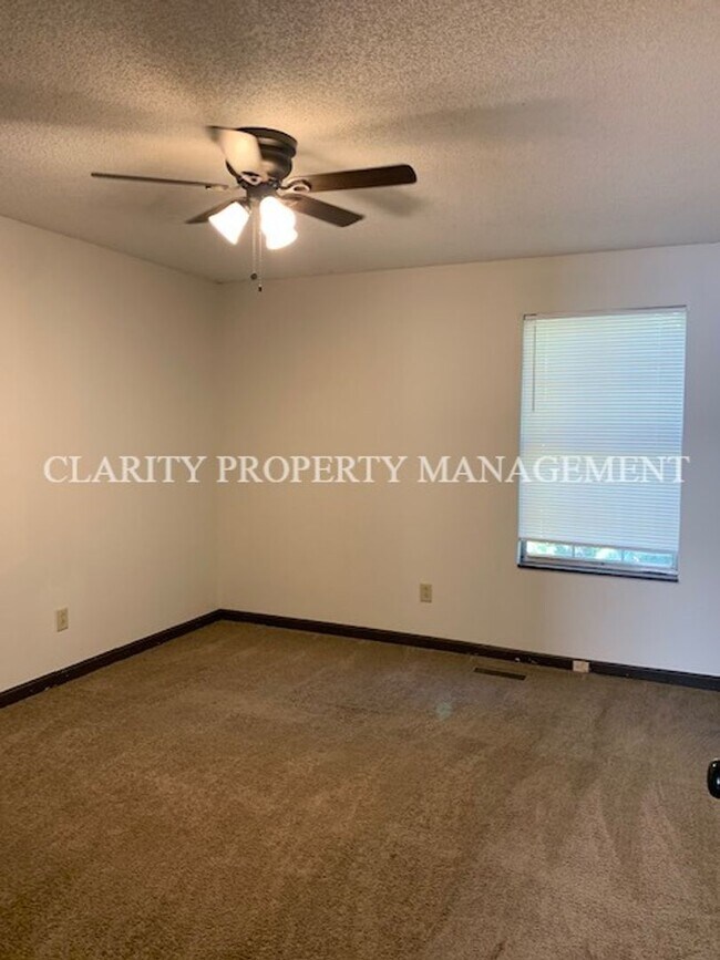 Building Photo - 2218 Cloverleaf Cir SE