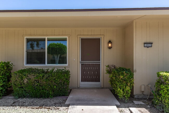 Building Photo - 10935 W Santa Fe Dr