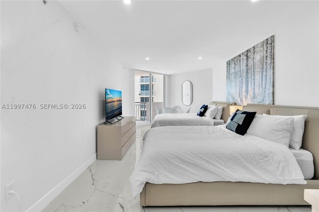 Building Photo - 17375 Collins Ave