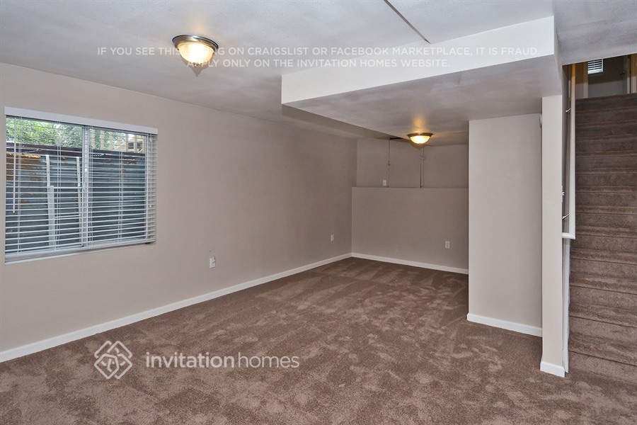 Building Photo - 3849 Primrose Ln
