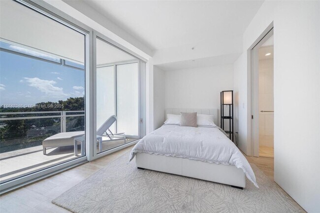 Building Photo - 9001 Collins Ave