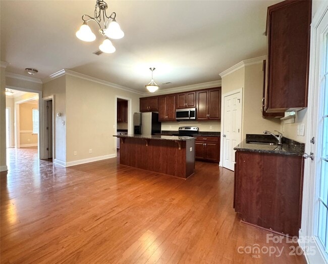 Building Photo - 6532 Fieldstone Manor Dr