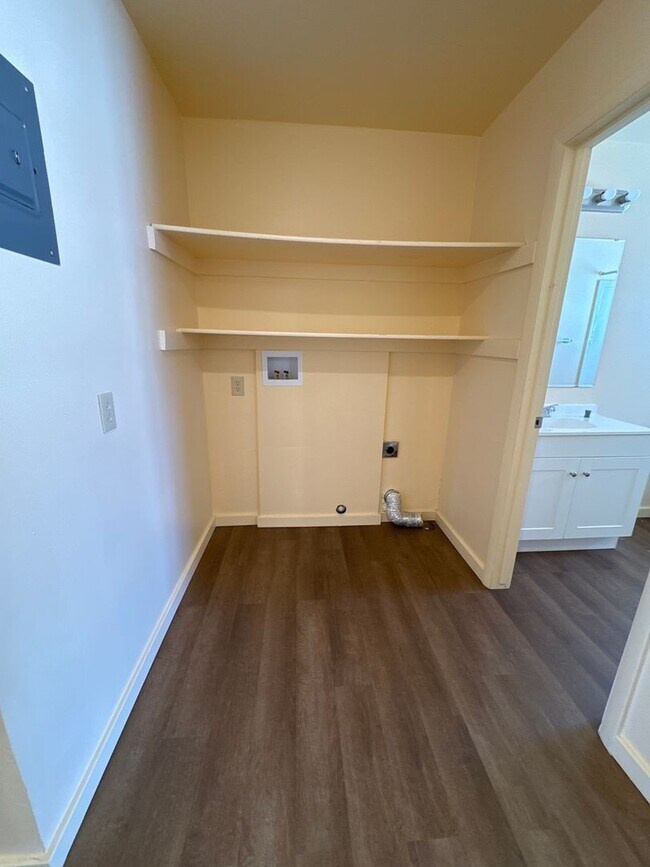 Building Photo - 256 S 1500 W
