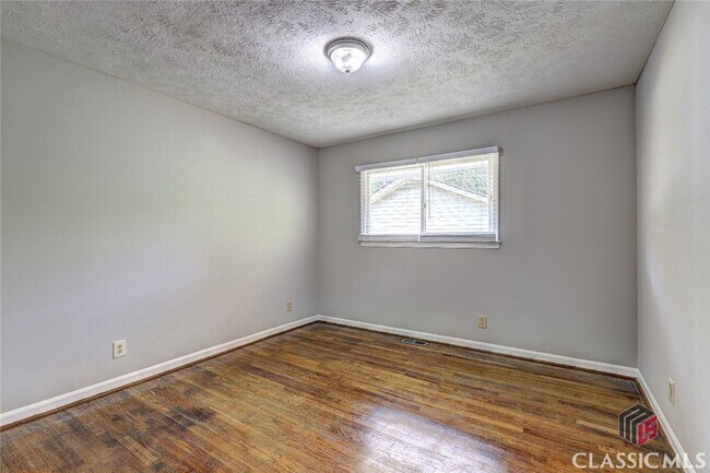 Building Photo - 215 Hubbard St