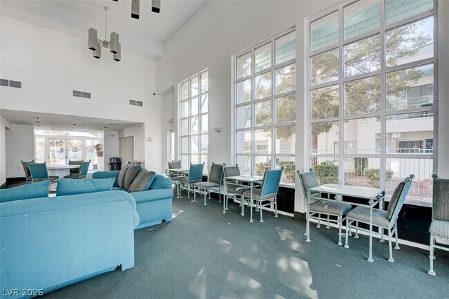 Building Photo - 7100 W Pirates Cove Rd