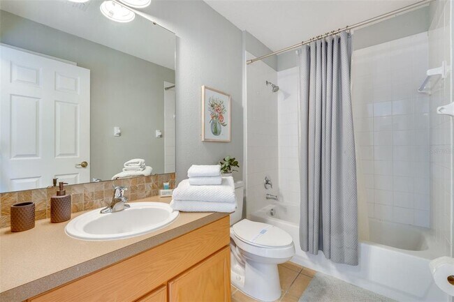Building Photo - 441 Balmoral Dr