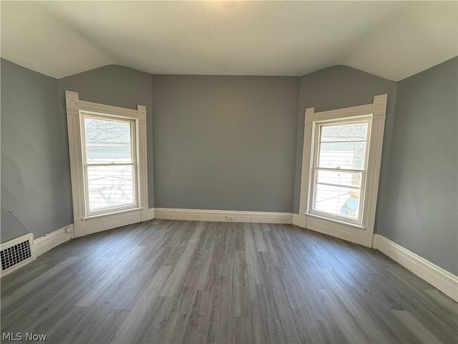 Building Photo - 3860 W 37th St