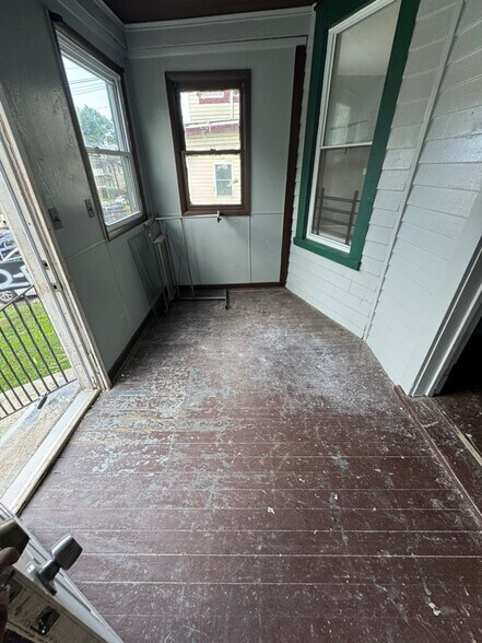 Building Photo - 152 Shephard Ave