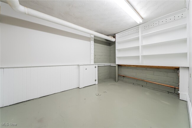 Building Photo - 1465 W Clifton Blvd