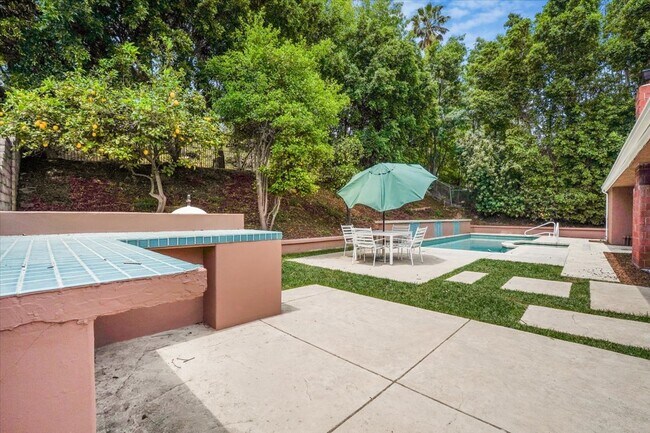 Building Photo - 7365 Pomelo Dr