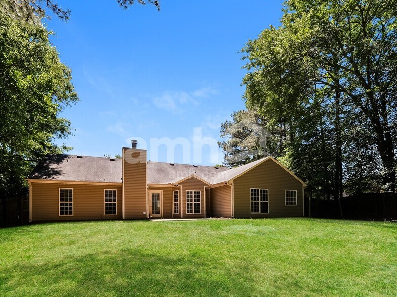 Building Photo - 1633 Amalie Dr
