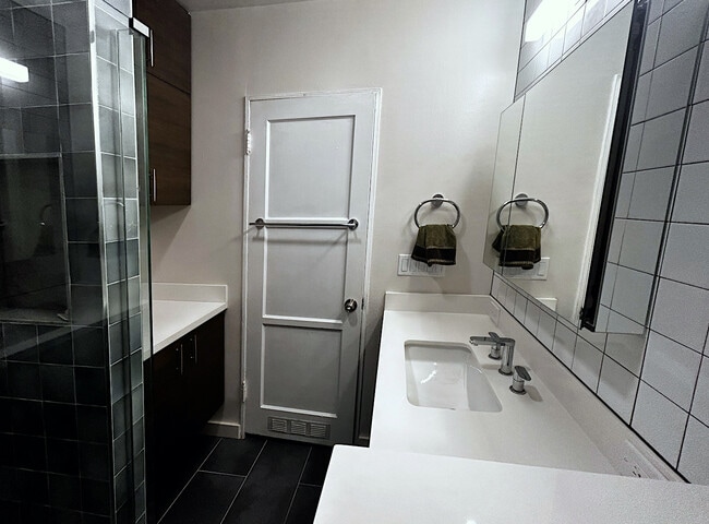 Front (remodeled) Bathroom - 1344 N Fairview St