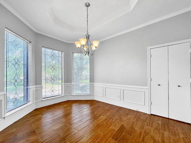 Building Photo - 700 Dartbrook Dr