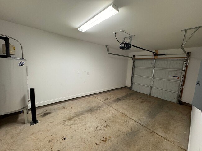 Building Photo - Half off First Full Month's Rent: 3 Bedroom, 2.5 bath townhome in the heart of Columbia!