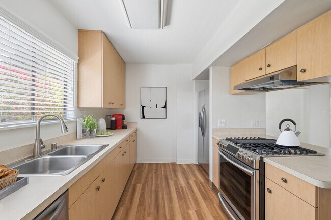 Building Photo - 1787 Tustin Ave