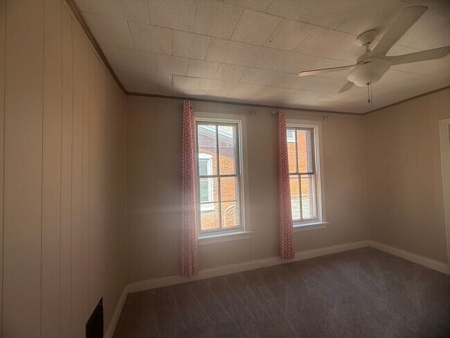 Building Photo - 3 bedroom 1.5 bathroom Town-home for rent in Carlisle