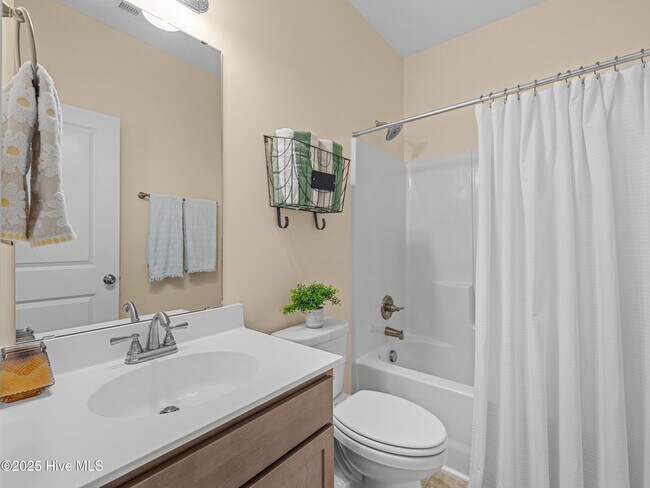 Building Photo - 151 Broadleaf Dr