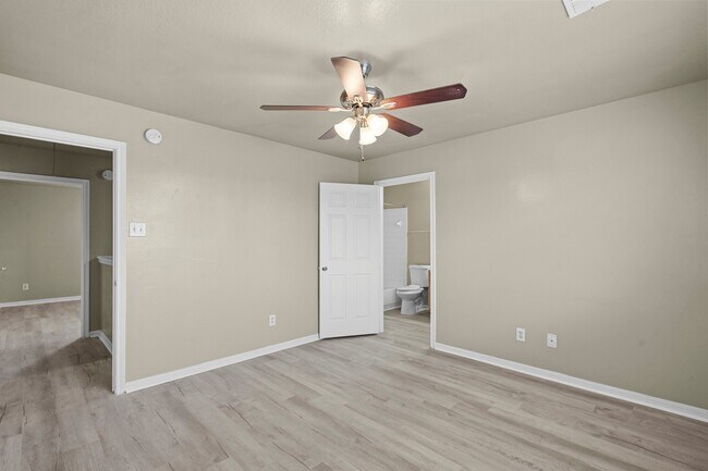Building Photo - 105 Green Isle Ave