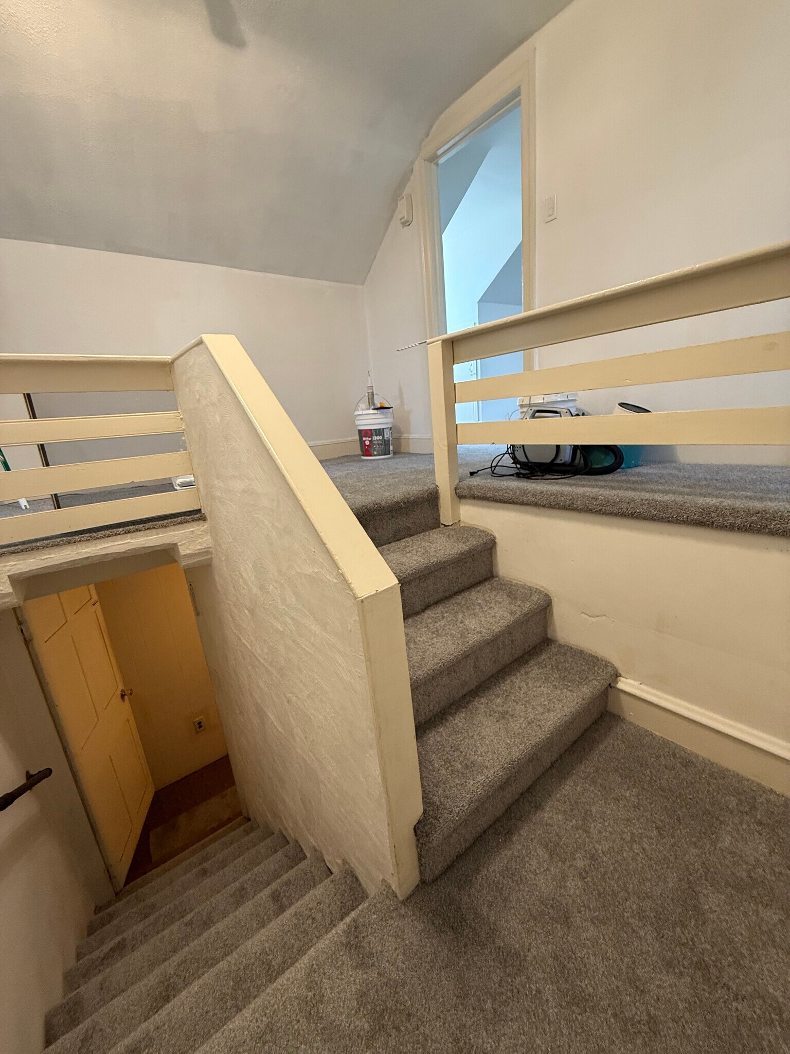 Building Photo - 700 Hedgerow Dr