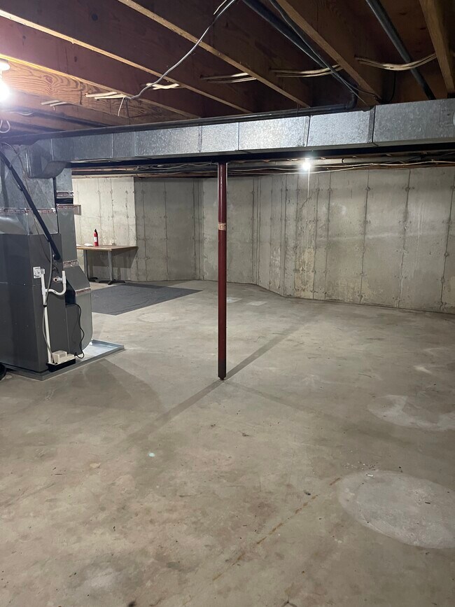 Building Photo - 4465 W Milham Ave