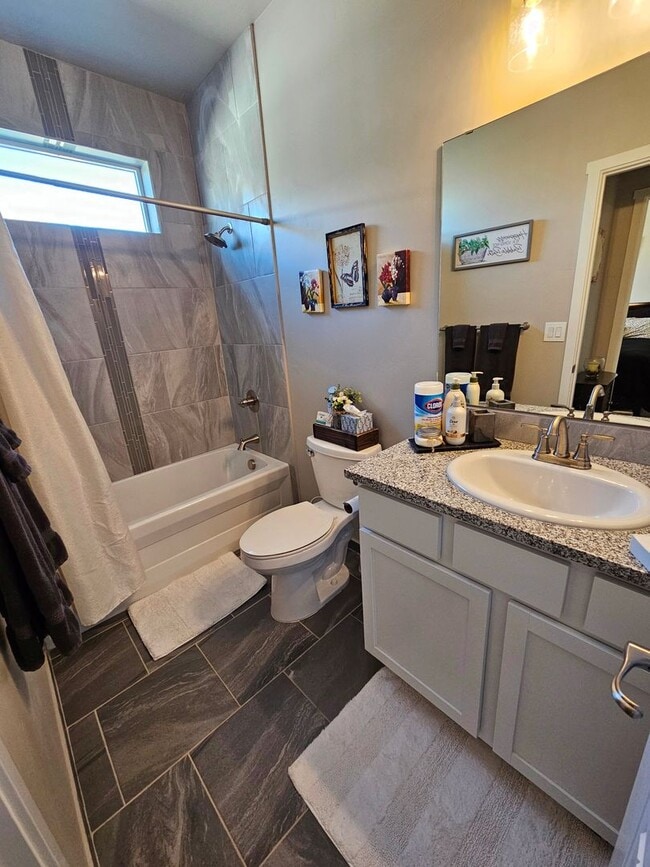 Building Photo - 2022 Home with Split Bedroom Layout & Beau...