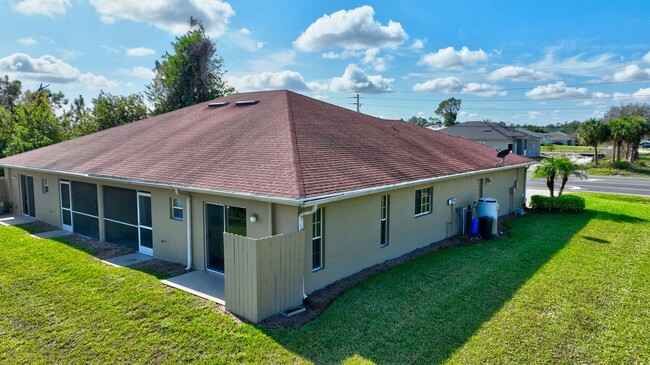 Building Photo - 2 Bed, 2Bath 2 Car Garage  With many extra...