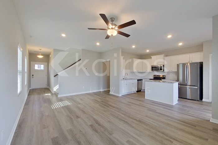 Building Photo - 928 Silent Barge Cv