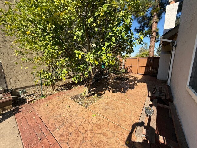 Building Photo - Gorgeous and Upgraded 4 Bed, 2.5 Bath Two-...