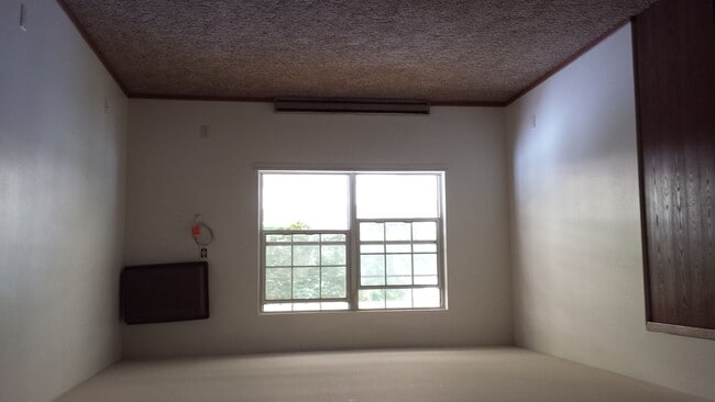 Building Photo - 2235 Sylvan Way