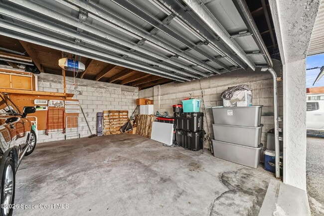 Building Photo - Salt Life