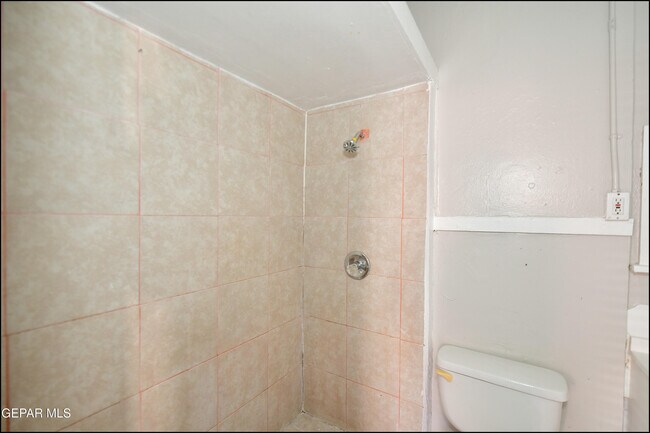 Building Photo - 3519 Douglas Ave