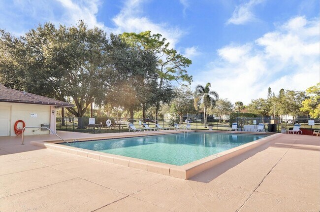 Building Photo - 6392 Chasewood Dr