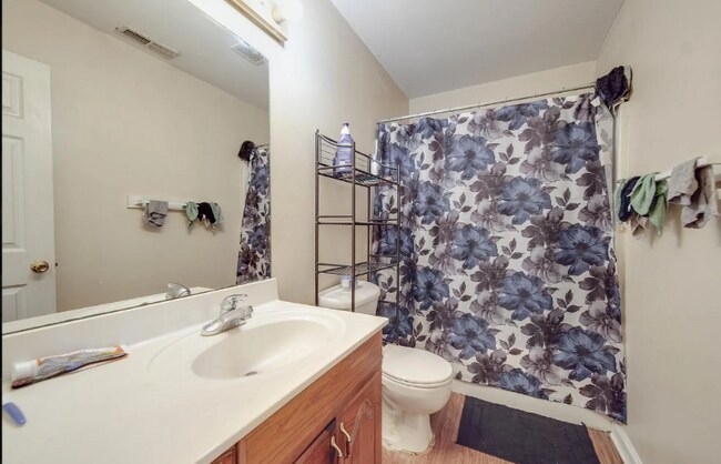 Building Photo - 1216 Bringle Ferry Rd