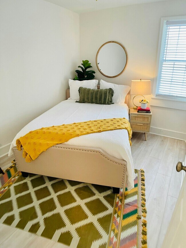 Building Photo - 20 Rose Ln