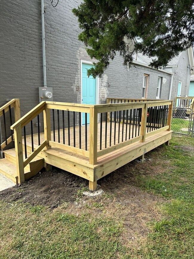 Building Photo - Hickory Duplex