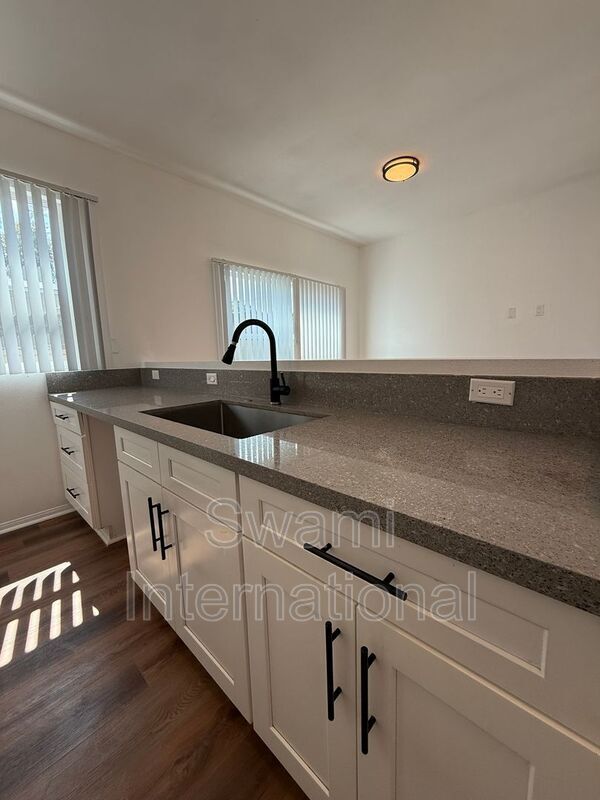 Building Photo - 10519 S Budlong Ave