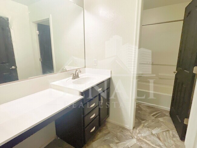 Building Photo - 51 S 57th Pl