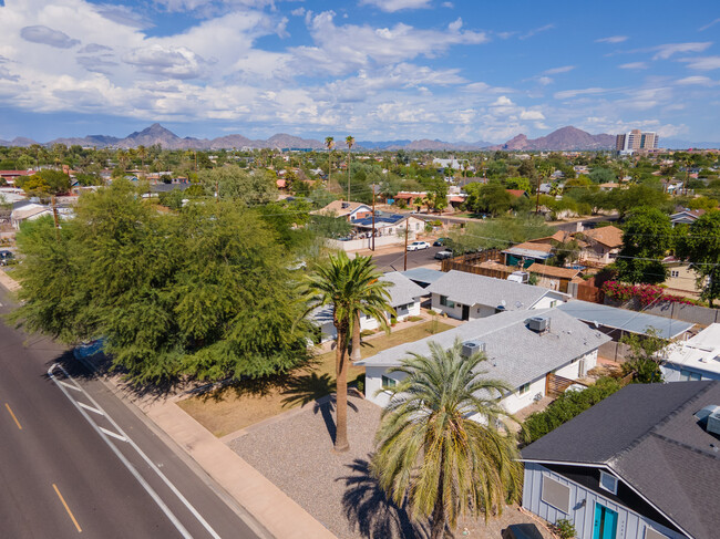 Building Photo - 12th Street Townhomes