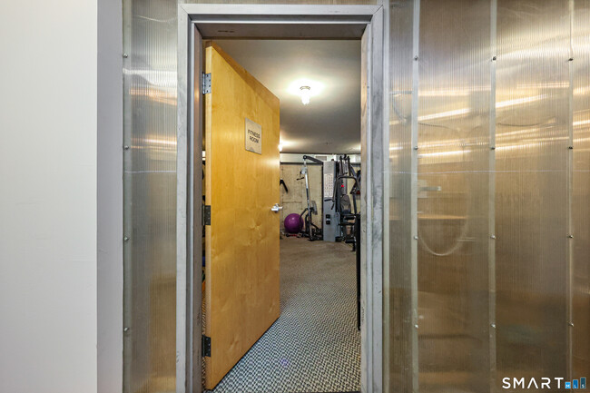 Building Photo - 10 Ann St