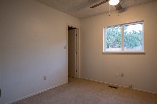 Building Photo - Charming 3-Bedroom Home with Stunning Pike...
