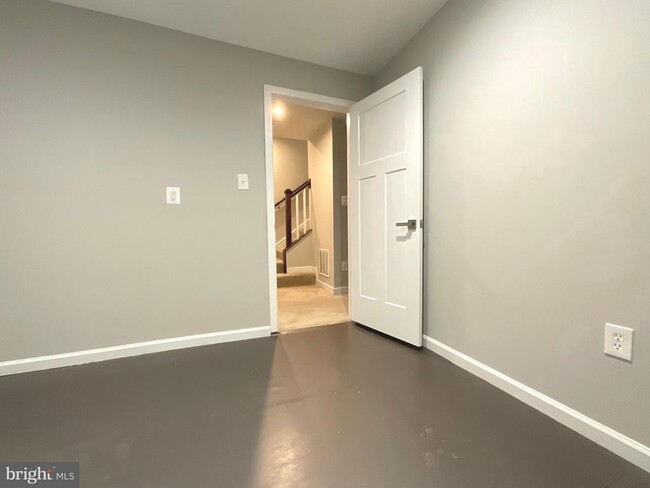 Building Photo - 5878 Tomahawk St
